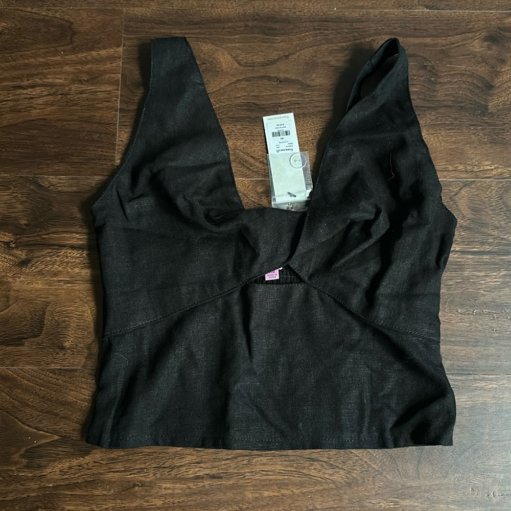 Linen keyhole top